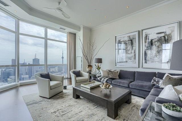 7907 - 388 Yonge St, Condo with 2 bedrooms, 3 bathrooms and 2 parking in Toronto ON | Image 1