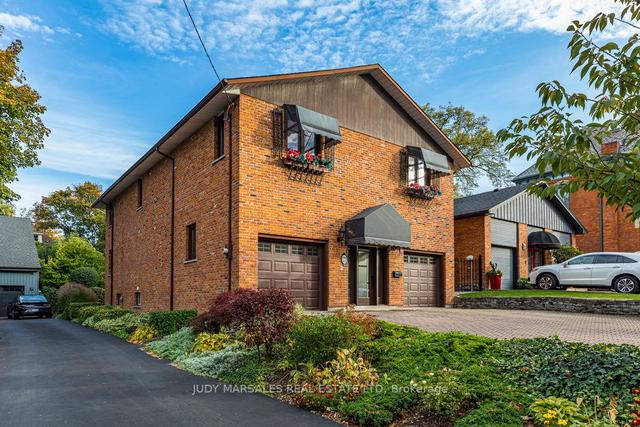 27 Mountain Ave, House detached with 4 bedrooms, 3 bathrooms and 8 parking in Hamilton ON | Image 1