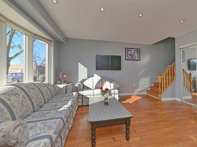 162 Hansen Rd N, House semidetached with 3 bedrooms, 4 bathrooms and 5 parking in Brampton ON | Image 34