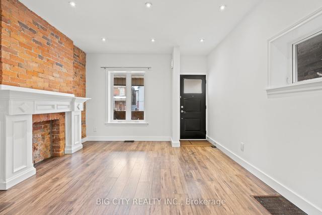 upper - 861a Dovercourt Rd, House semidetached with 4 bedrooms, 2 bathrooms and 0 parking in Toronto ON | Image 37