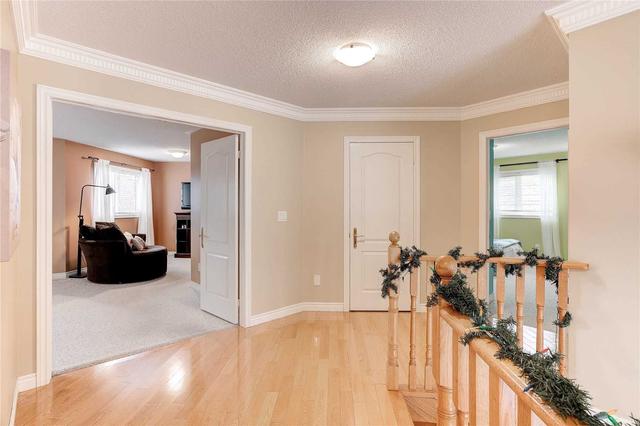 2086 Helmsley Ave, House detached with 4 bedrooms, 4 bathrooms and 5 parking in Oakville ON | Image 7