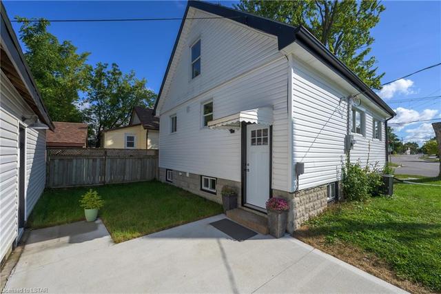 39 Mackay Avenue, House detached with 3 bedrooms, 1 bathrooms and 4 parking in London ON | Image 19