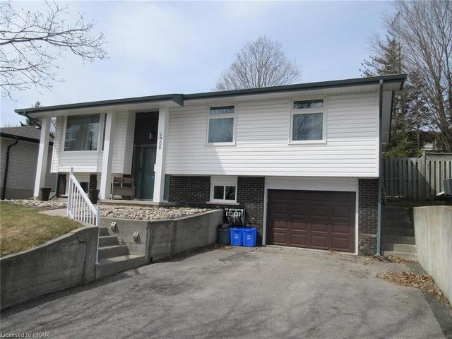 1560 Cherryhill Road, House detached with 3 bedrooms, 2 bathrooms and 5 parking in Peterborough ON | Image 1