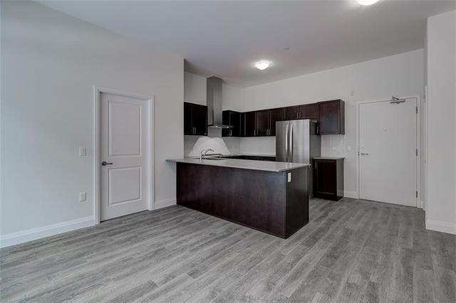102 - 1 Redfern Ave, Condo with 2 bedrooms, 1 bathrooms and 1 parking in Hamilton ON | Image 12