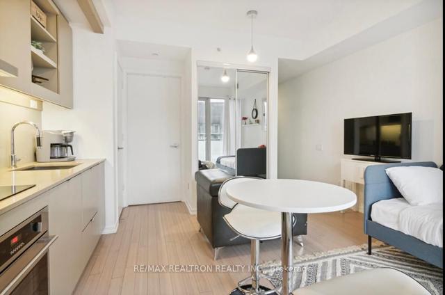 3702 - 101 Peter St, Condo with 0 bedrooms, 1 bathrooms and 0 parking in Toronto ON | Image 15