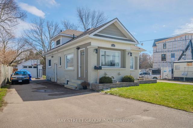 136 Woolwich St, House detached with 2 bedrooms, 1 bathrooms and 4 parking in Kitchener ON | Image 12