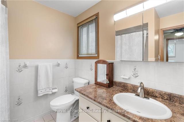 7835 Tad St, House detached with 3 bedrooms, 2 bathrooms and 3 parking in Niagara Falls ON | Image 6