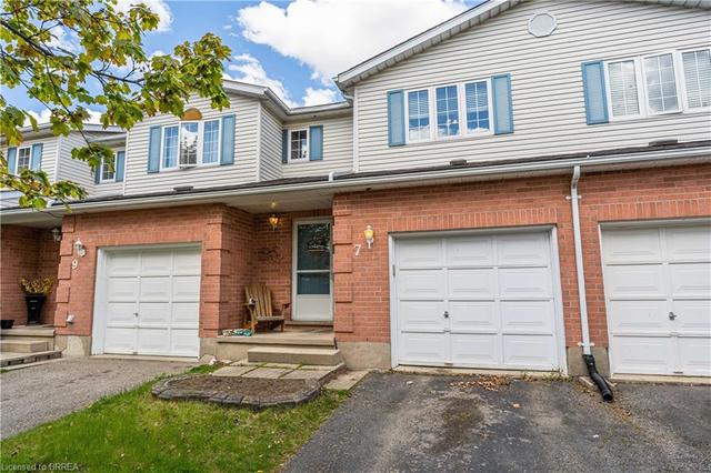 7 Graystone Court, House attached with 3 bedrooms, 1 bathrooms and 3 parking in Brant ON | Image 1