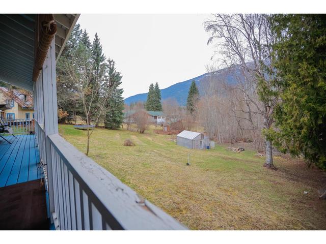 6685 Highway 6, House detached with 5 bedrooms, 3 bathrooms and null parking in Central Kootenay H BC | Image 43