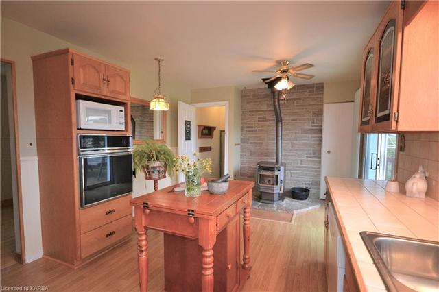 3552 Perth Road, House detached with 2 bedrooms, 1 bathrooms and 11 parking in South Frontenac ON | Image 29