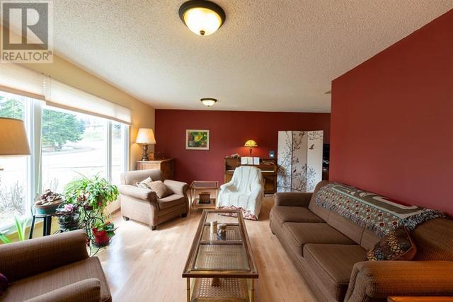 5001 43 Ave, House detached with 4 bedrooms, 3 bathrooms and 4 parking in Athabasca AB | Image 4