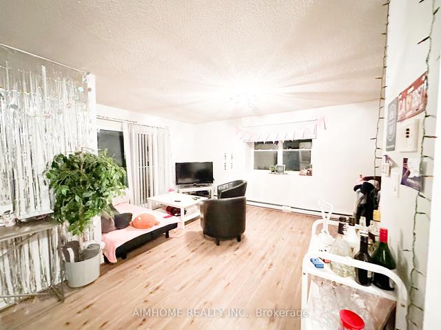 4 - 113 Westmount Rd N, Condo with 4 bedrooms, 2 bathrooms and 2 parking in Waterloo ON | Image 1