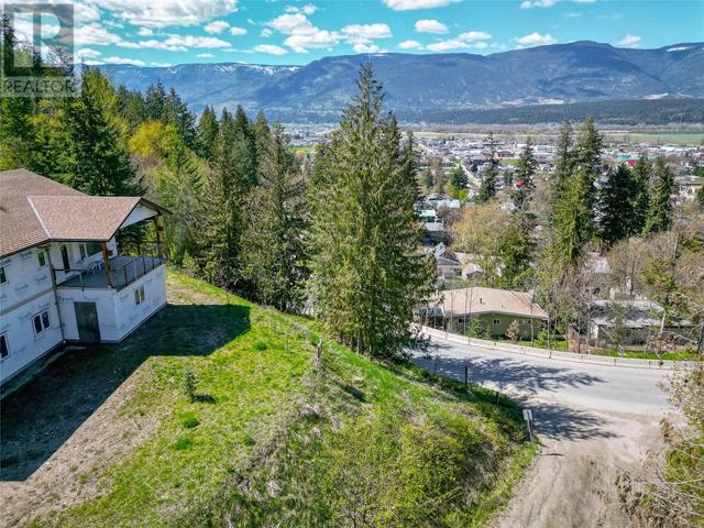 633 9 Street Se, House detached with 5 bedrooms, 3 bathrooms and 2 parking in Salmon Arm BC | Image 8