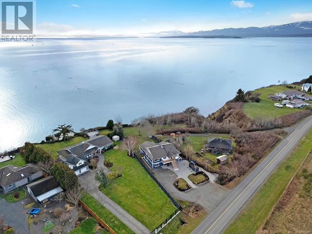 1027 Kye Bay Rd, House detached with 5 bedrooms, 5 bathrooms and 4 parking in Comox BC | Image 11