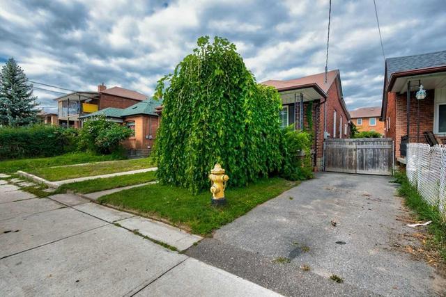 70 Amherst Ave, House detached with 1 bedrooms, 2 bathrooms and 8 parking in Toronto ON | Image 2
