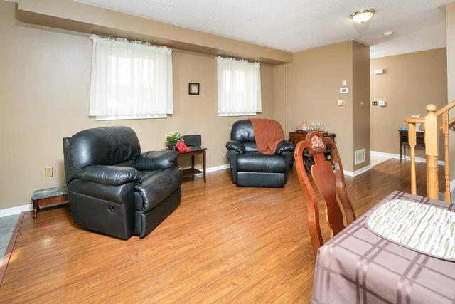131 Saddletree Tr, House semidetached with 3 bedrooms, 2 bathrooms and 3 parking in Brampton ON | Image 3