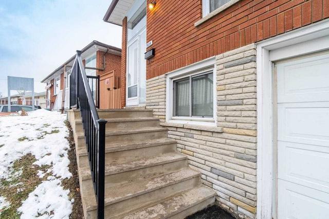 7054 Darcel Ave, House semidetached with 3 bedrooms, 2 bathrooms and 4 parking in Mississauga ON | Image 12