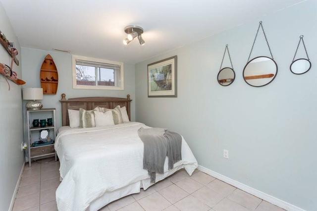 8435 Marilyn St, House detached with 1 bedrooms, 1 bathrooms and 7 parking in Lambton Shores ON | Image 13