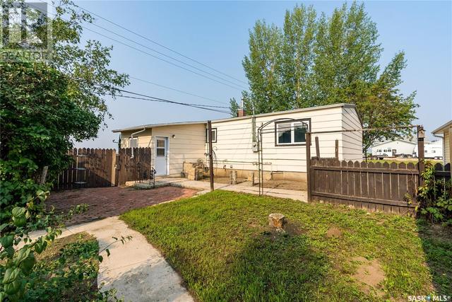 101 3rd Avenue, House other with 3 bedrooms, 2 bathrooms and null parking in Hanley SK | Image 36