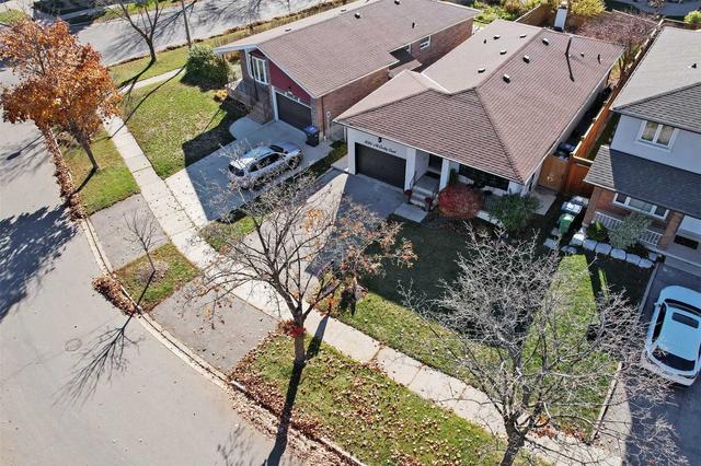 3084 Mccarthy Crt, House detached with 3 bedrooms, 2 bathrooms and 3 parking in Mississauga ON | Image 8
