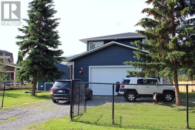 3288 Holbrook Road, House detached with 4 bedrooms, 3 bathrooms and null parking in Thompson Nicola P (Rivers and the Peaks) BC | Image 2