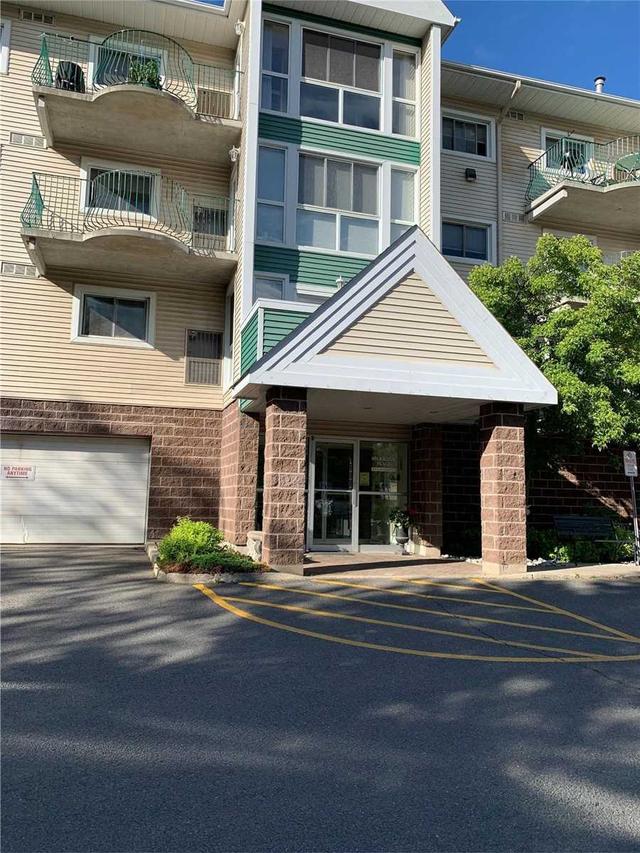 208 - 154 Algoma St N, Condo with 3 bedrooms, 2 bathrooms and 2 parking in Thunder Bay ON | Image 1
