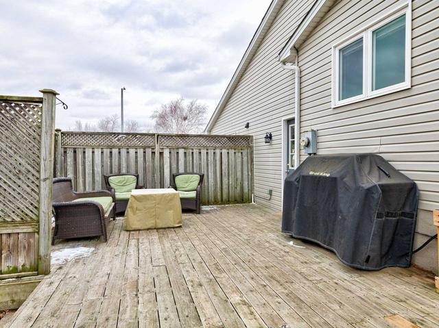 2304 Middlesmoor Cres, House semidetached with 3 bedrooms, 3 bathrooms and 5 parking in Burlington ON | Image 27