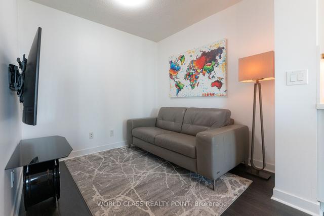 1402 - 155 Legion Rd N, Condo with 1 bedrooms, 1 bathrooms and 1 parking in Toronto ON | Image 2