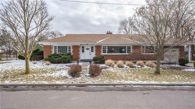 53 Devon Street, House detached with 4 bedrooms, 2 bathrooms and 3 parking in Brantford ON | Image 1
