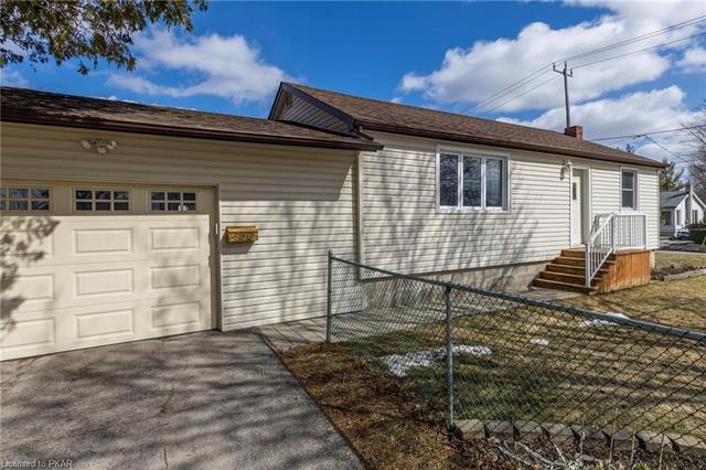 906 St. Mary's Street, House detached with 2 bedrooms, 1 bathrooms and null parking in Peterborough ON | Image 45