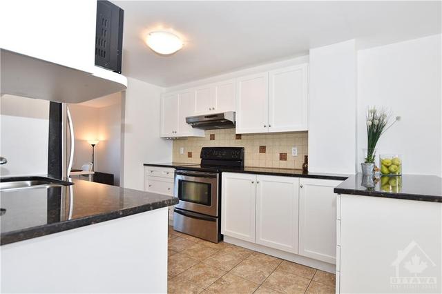207 Ridgepark Private, Townhouse with 3 bedrooms, 3 bathrooms and 1 parking in Ottawa ON | Image 5