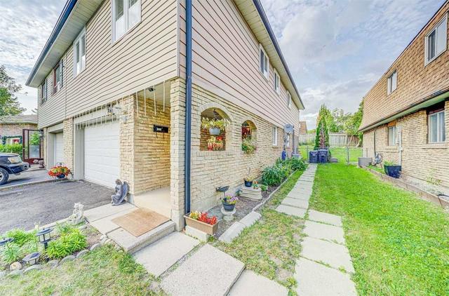 139 Salisbury Circ, House semidetached with 3 bedrooms, 2 bathrooms and 4 parking in Brampton ON | Image 23