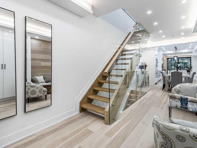 230 Willow Ave, House semidetached with 3 bedrooms, 3 bathrooms and 1 parking in Toronto ON | Image 6
