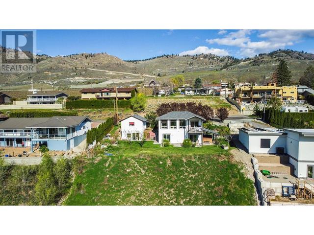 4004 39th Street, House detached with 2 bedrooms, 2 bathrooms and 3 parking in Okanagan Similkameen A BC | Image 9