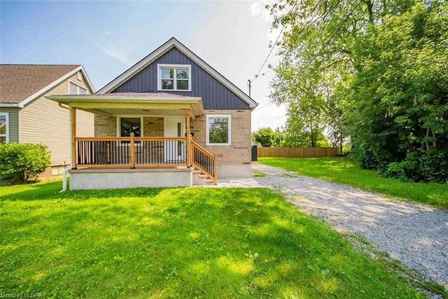 6774 Drummond Rd, House detached with 3 bedrooms, 2 bathrooms and 5 parking in Niagara Falls ON | Image 1