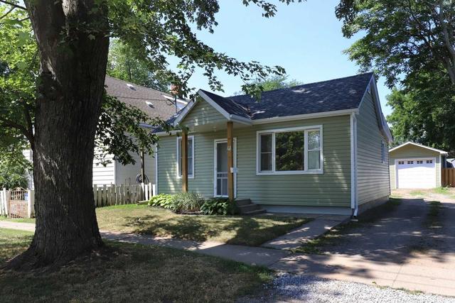 41 Wiley St, House detached with 2 bedrooms, 1 bathrooms and 3 parking in St. Catharines ON | Image 1