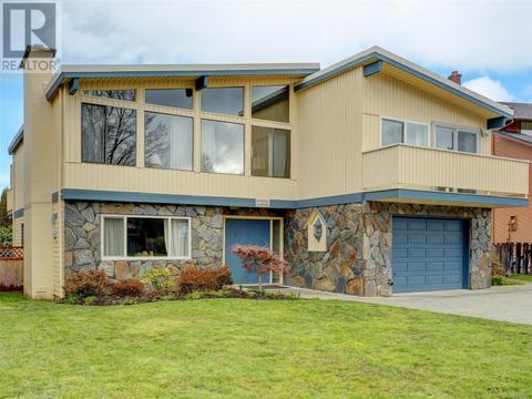 1568 Granada Cres, House detached with 4 bedrooms, 3 bathrooms and 2 parking in Saanich BC | Card Image