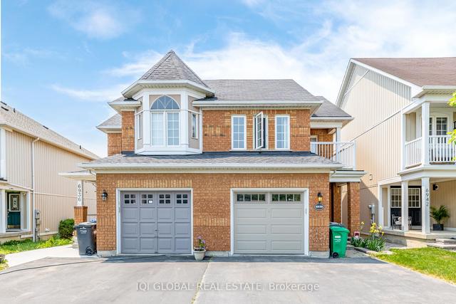 6938 Elliott Parliament St, House semidetached with 3 bedrooms, 4 bathrooms and 5 parking in Mississauga ON | Image 1