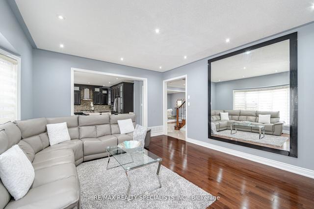 32 Rathmore St, House detached with 4 bedrooms, 5 bathrooms and 6 parking in Brampton ON | Image 3