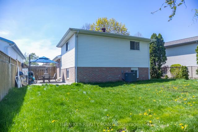 2650 Robert Rd, House detached with 2 bedrooms, 2 bathrooms and 2 parking in Windsor ON | Image 9