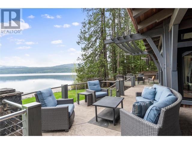 2 - 7220 Welch Road, House detached with 5 bedrooms, 2 bathrooms and 12 parking in Columbia Shuswap F BC | Image 4