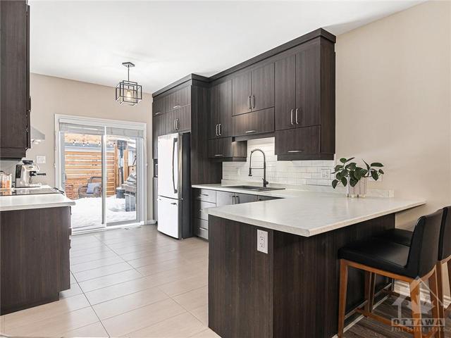 143 St Malo Place, Townhouse with 3 bedrooms, 2 bathrooms and 3 parking in Russell ON | Image 9