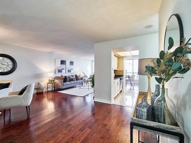1611 - 1 Rowntree Rd, Condo with 2 bedrooms, 2 bathrooms and 1 parking in Toronto ON | Image 9
