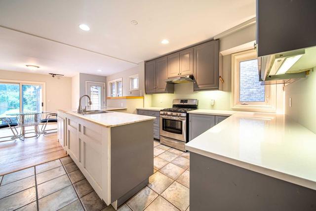 258 Erskine Ave, House detached with 4 bedrooms, 2 bathrooms and 4 parking in Toronto ON | Image 4