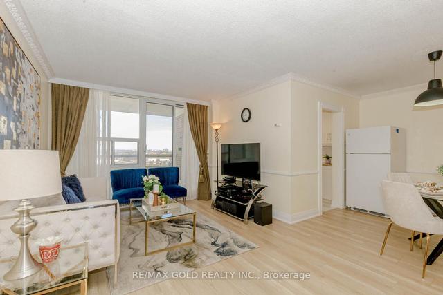 905 - 175 Hilda Ave, Condo with 3 bedrooms, 2 bathrooms and 1 parking in Toronto ON | Image 4