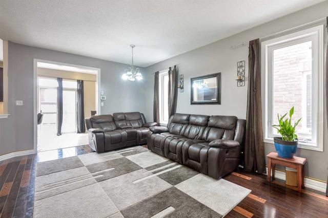 115 Aylesbury Dr, House semidetached with 4 bedrooms, 3 bathrooms and 2 parking in Brampton ON | Image 3