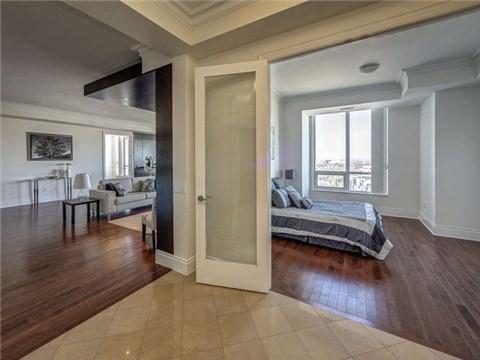 2819 - 500 Doris Ave, Condo with 2 bedrooms, 3 bathrooms and 2 parking in Toronto ON | Image 4