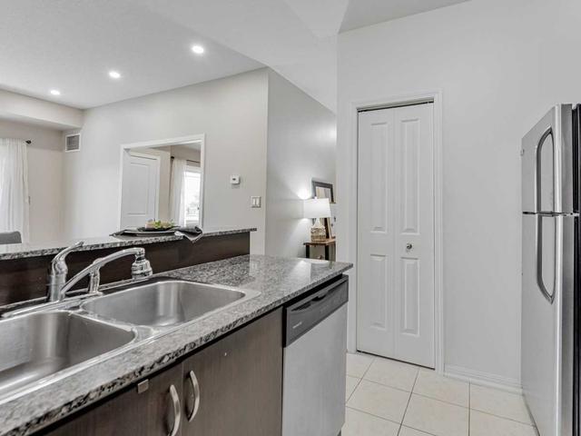 l03 - 1 Sidney Lane, Condo with 1 bedrooms, 1 bathrooms and 1 parking in Clarington ON | Image 2
