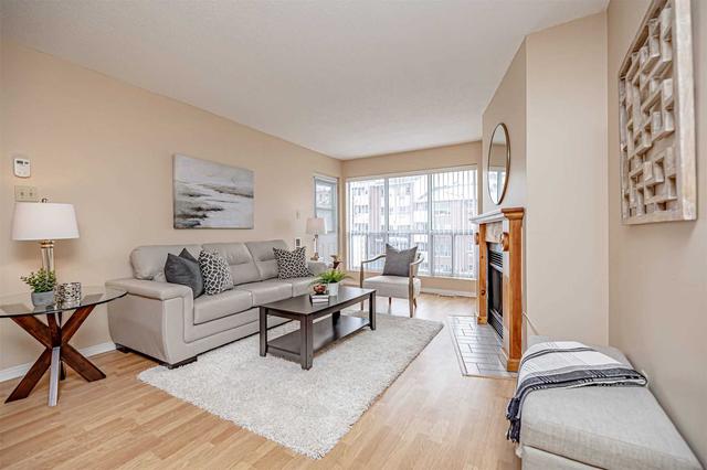 207 - 126 Bell Farm Rd, Condo with 2 bedrooms, 2 bathrooms and 1 parking in Barrie ON | Image 4
