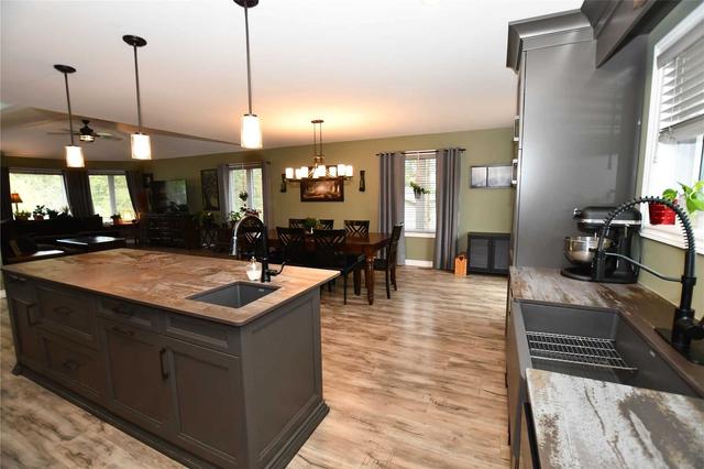 4 Alexander Ave, House detached with 3 bedrooms, 3 bathrooms and 6 parking in Kawartha Lakes ON | Image 4